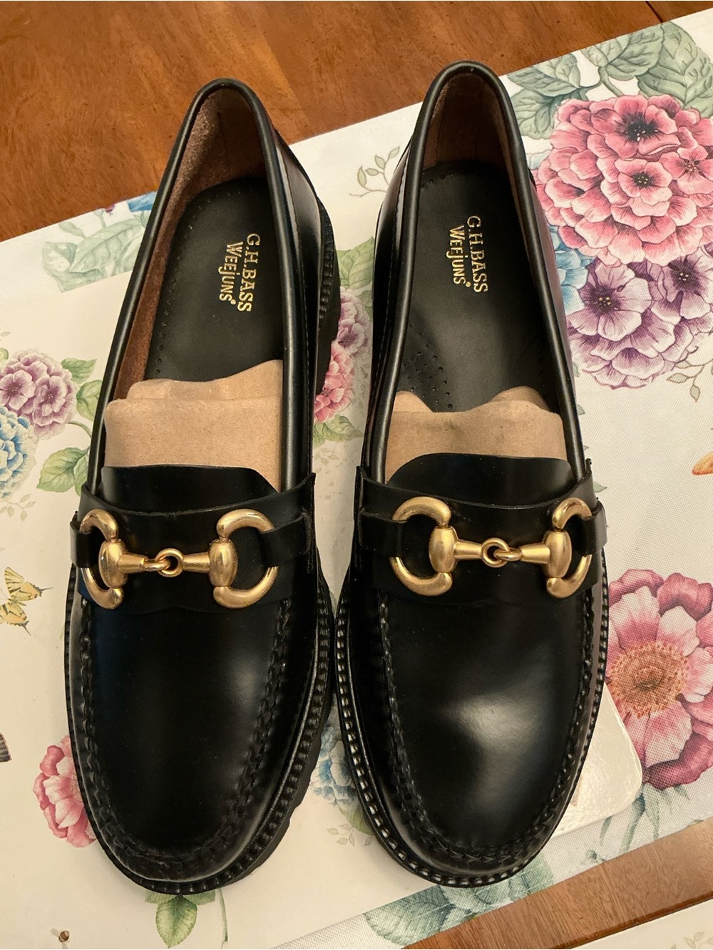 WEEJUNS® BY G.H. BASS & CO
WEEJUNS SUPER LUG LINCOLN
LOAFERS Women 9.5.